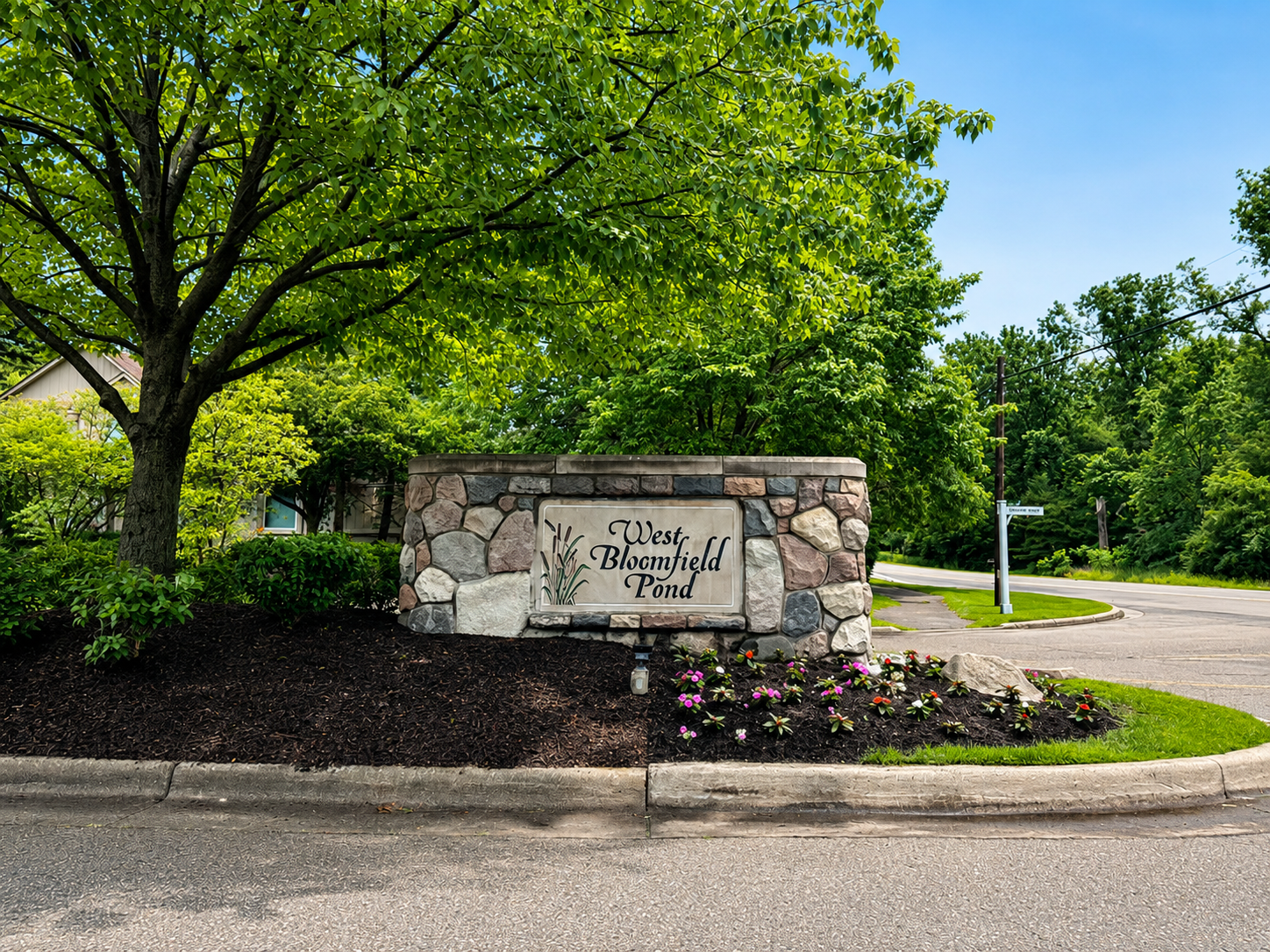 West Bloomfield Pond neighborhood sign